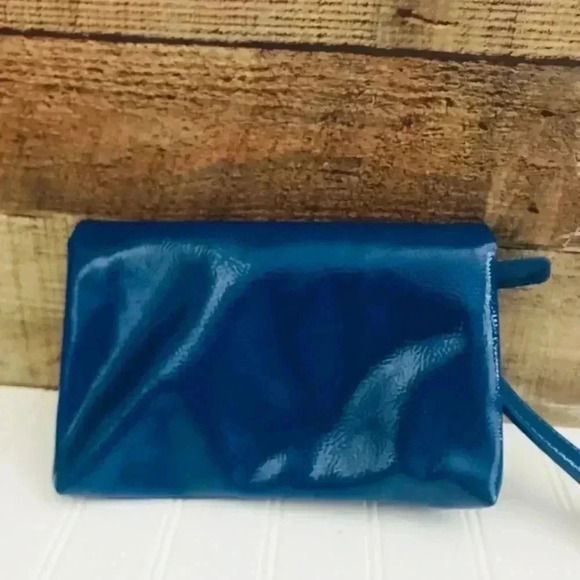 Kenneth Cole Reaction Wristlet/Purse Crossbody - Picture 3 of 6